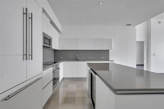 88 SW 7th St 4110, Miami, FL 33130