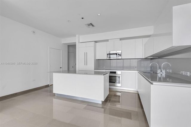 88 SW 7th St 4110, Miami, FL 33130