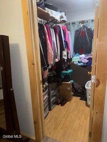 4 Raceville Road, Hampton, NY 12837