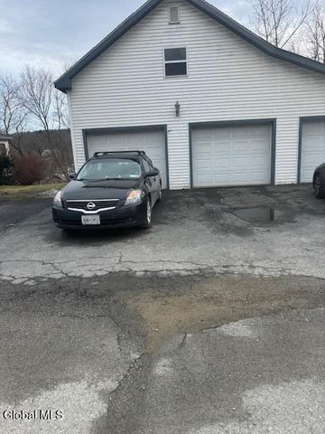 4 Raceville Road, Hampton, NY 12837