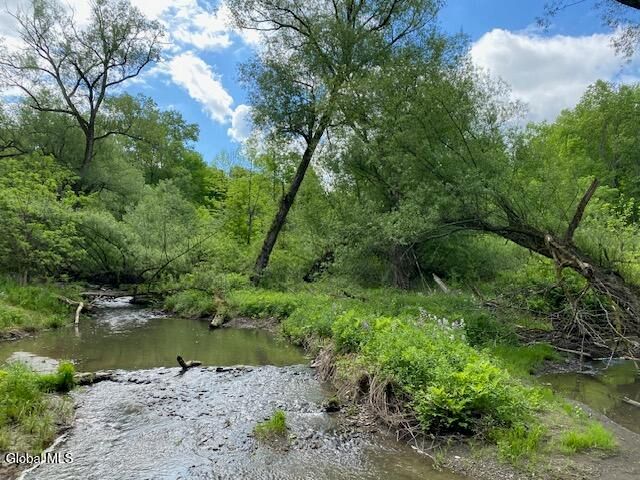 4 Raceville Road, Hampton, NY 12837