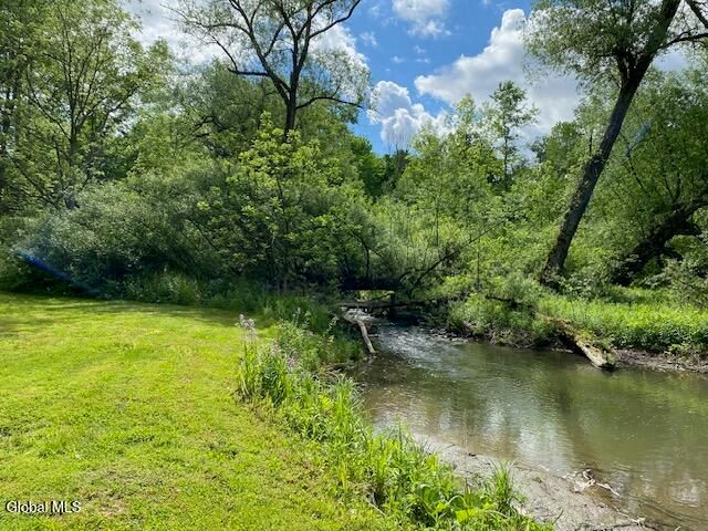 4 Raceville Road, Hampton, NY 12837