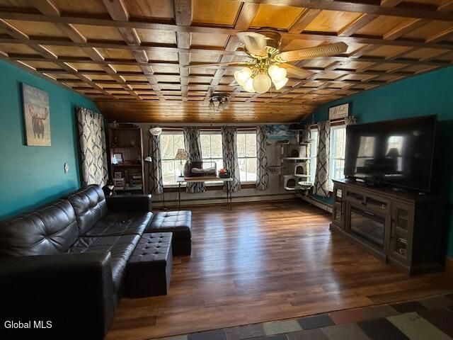 4 Raceville Road, Hampton, NY 12837