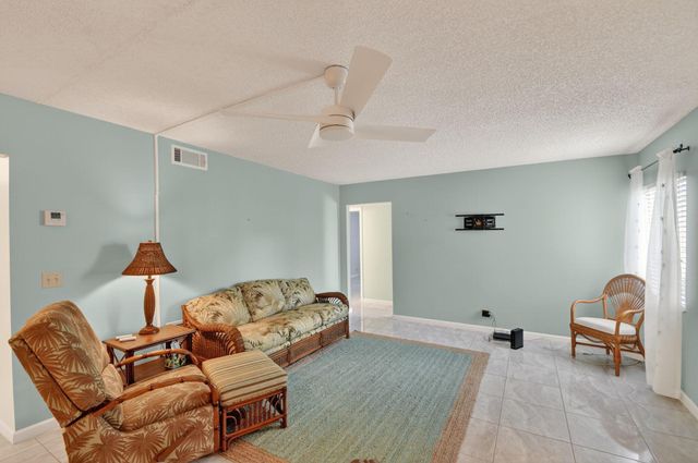 310 Pine Ridge Circle B-1, Greenacres, FL 33463