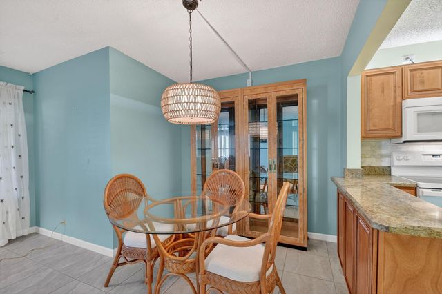 310 Pine Ridge Circle B-1, Greenacres, FL 33463