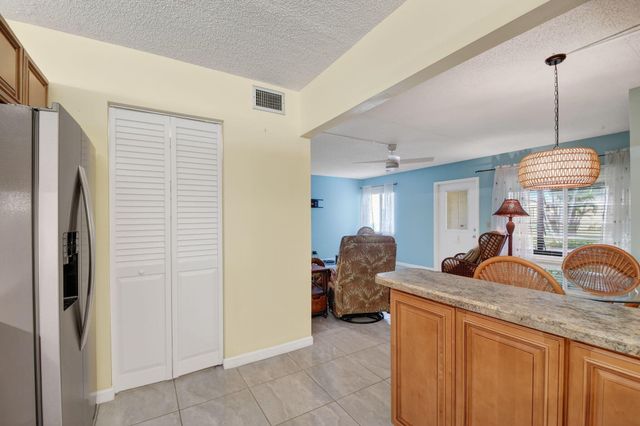 310 Pine Ridge Circle B-1, Greenacres, FL 33463