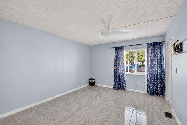 310 Pine Ridge Circle B-1, Greenacres, FL 33463