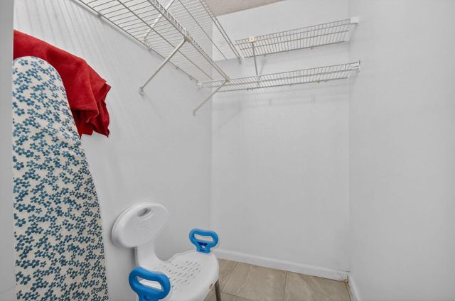 310 Pine Ridge Circle B-1, Greenacres, FL 33463