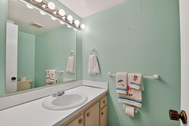 310 Pine Ridge Circle B-1, Greenacres, FL 33463