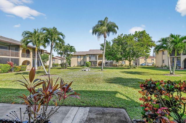 310 Pine Ridge Circle B-1, Greenacres, FL 33463