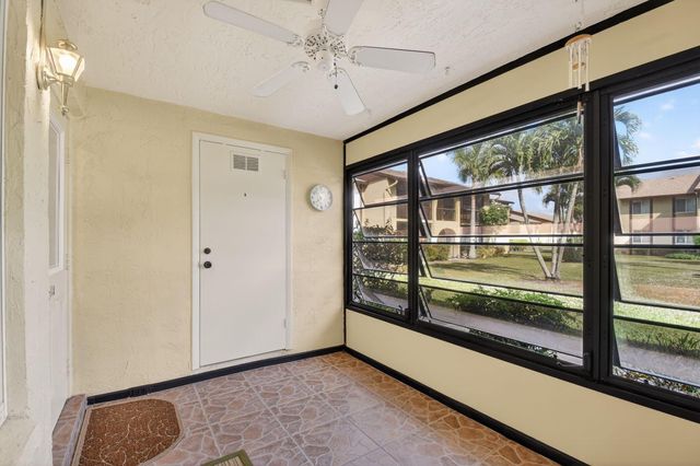 310 Pine Ridge Circle B-1, Greenacres, FL 33463