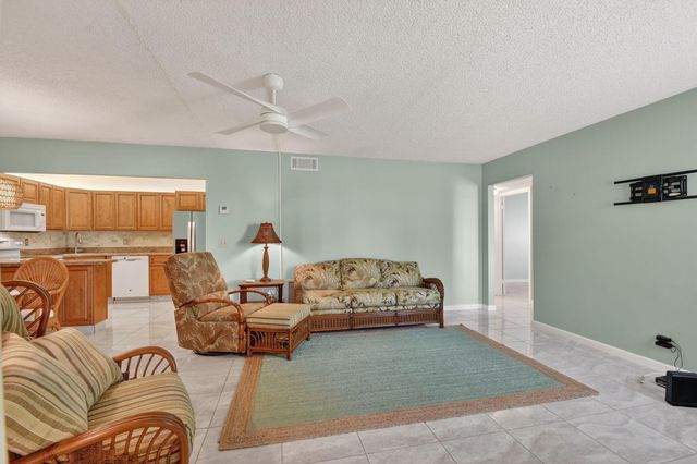 310 Pine Ridge Circle B-1, Greenacres, FL 33463