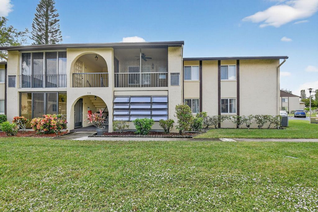 310 Pine Ridge Circle B-1, Greenacres, FL 33463