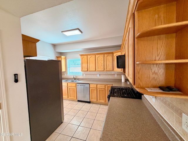 3629 CAVE PALM Place, El Paso, TX 79936