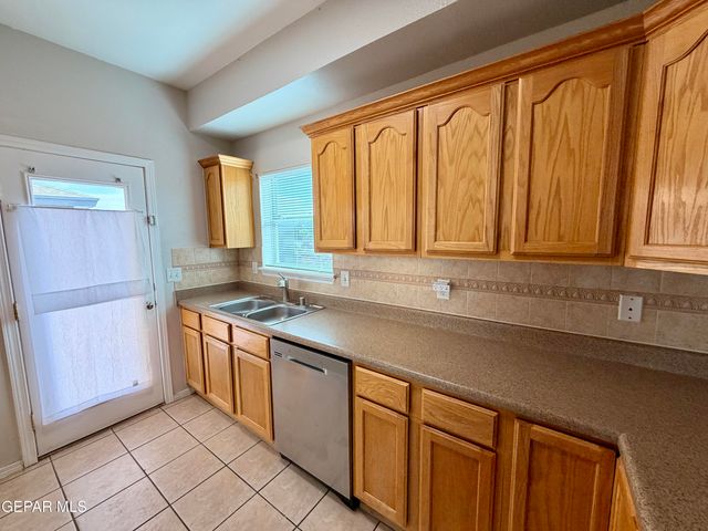 3629 CAVE PALM Place, El Paso, TX 79936