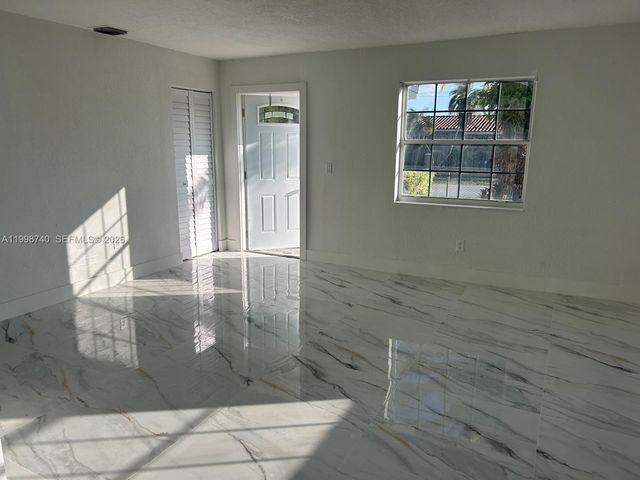 4215 NW 197th St, Miami Gardens, FL 33055