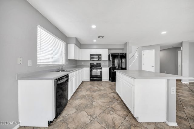 2913 W FREMONT Road, Phoenix, AZ 85041