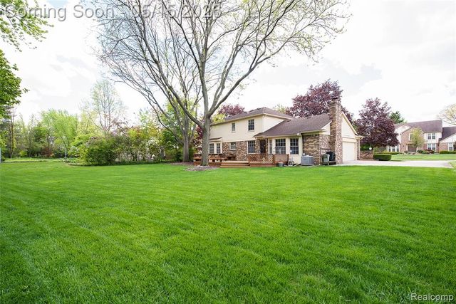 9600 Winterset Circle, Plymouth, MI 48170