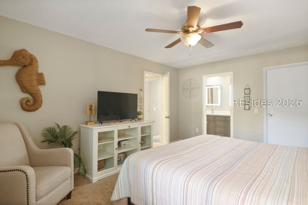 Image 21 of property listing at 125 Cordillo Pkwy Apt 23, Hilton Head Island, SC 29928