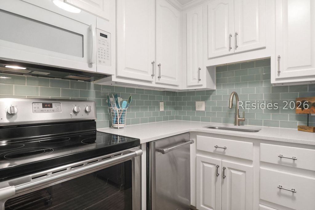 Image 4 of property listing at 125 Cordillo Pkwy Apt 23, Hilton Head Island, SC 29928
