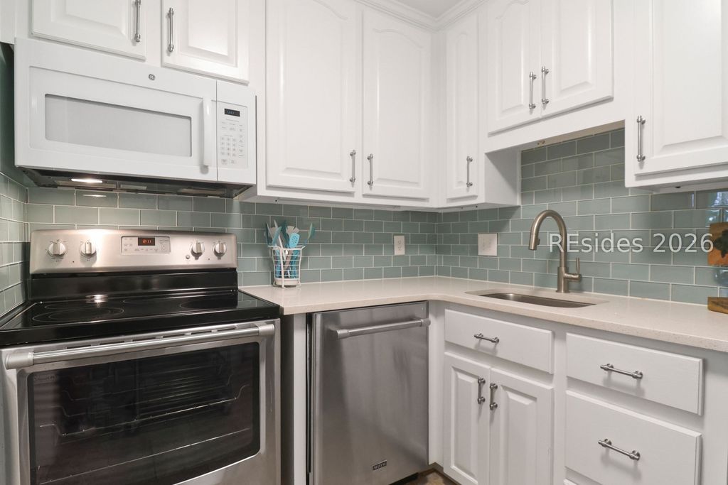 Image 6 of property listing at 125 Cordillo Pkwy Apt 23, Hilton Head Island, SC 29928