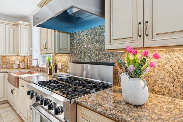 1021 Rose Dr, Napa, CA 94558