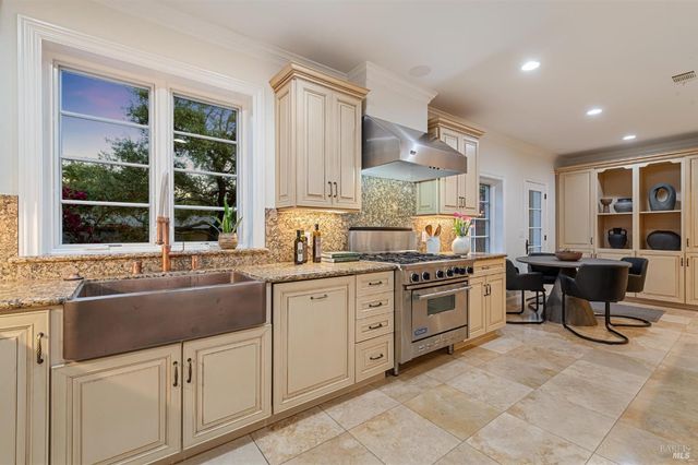 1021 Rose Dr, Napa, CA 94558