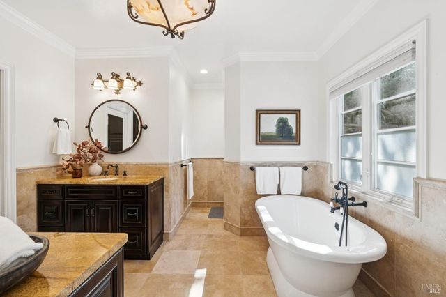 1021 Rose Dr, Napa, CA 94558