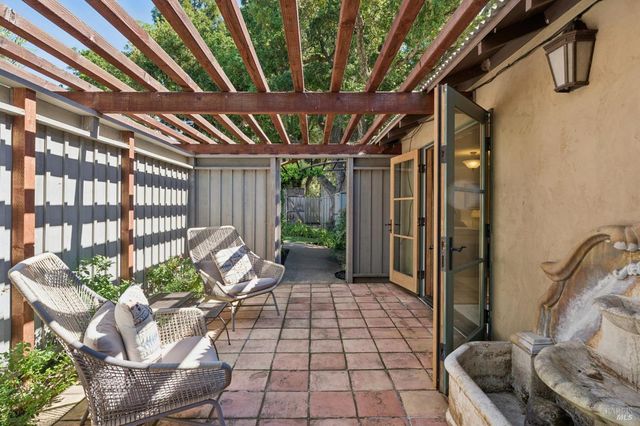 1021 Rose Dr, Napa, CA 94558