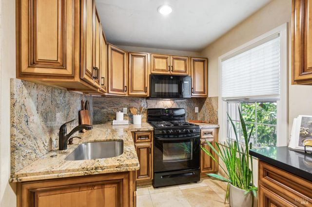 1021 Rose Dr, Napa, CA 94558