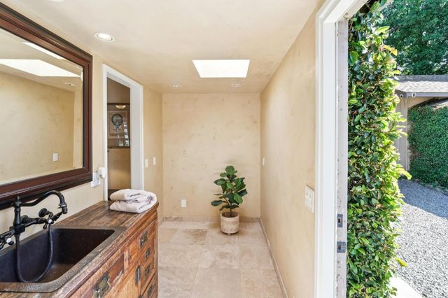 1021 Rose Dr, Napa, CA 94558