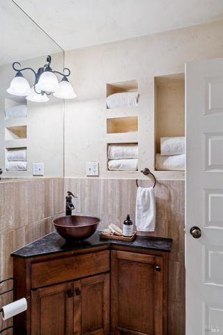 1021 Rose Dr, Napa, CA 94558