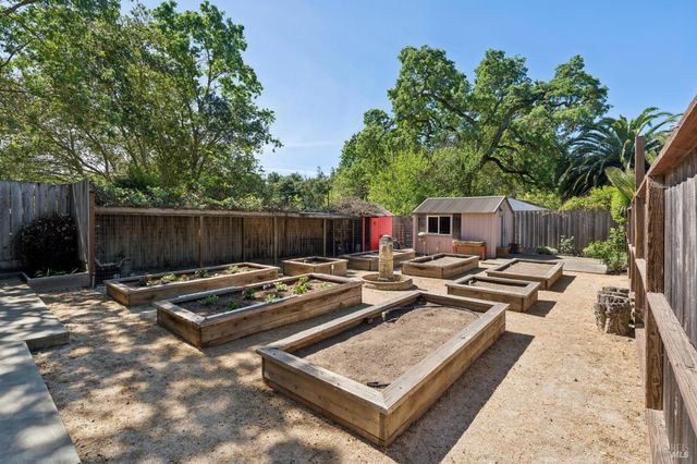 1021 Rose Dr, Napa, CA 94558