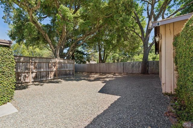 1021 Rose Dr, Napa, CA 94558