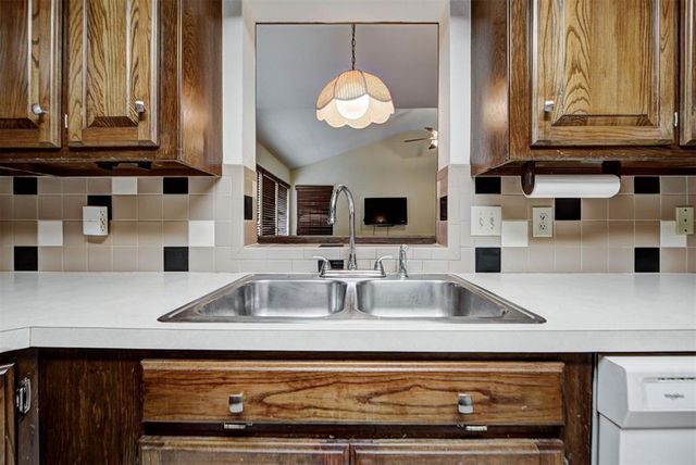 408 Willow Branch Road, Norman, OK 73072