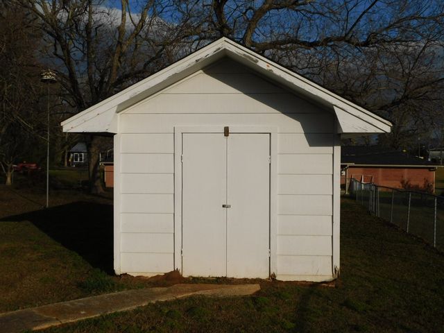 604 NW 7th Street, Springhill, LA 71075