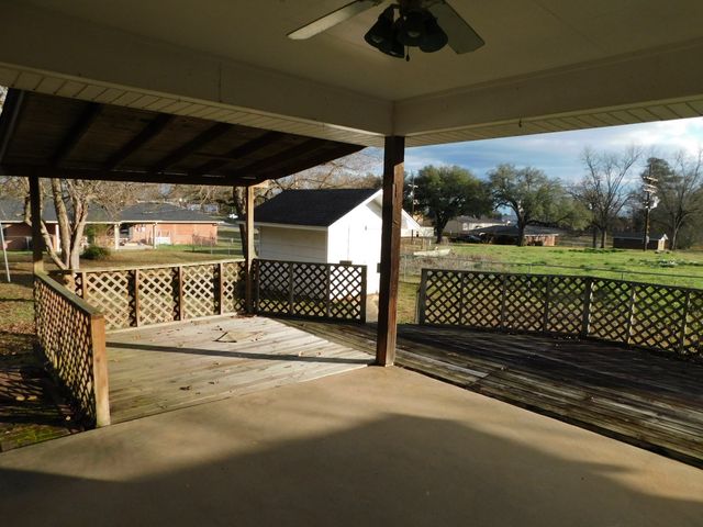 604 NW 7th Street, Springhill, LA 71075