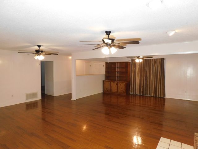 604 NW 7th Street, Springhill, LA 71075