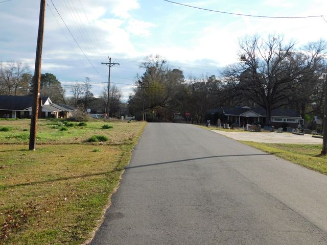 604 NW 7th Street, Springhill, LA 71075