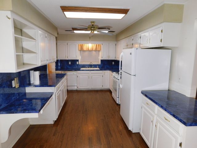 604 NW 7th Street, Springhill, LA 71075