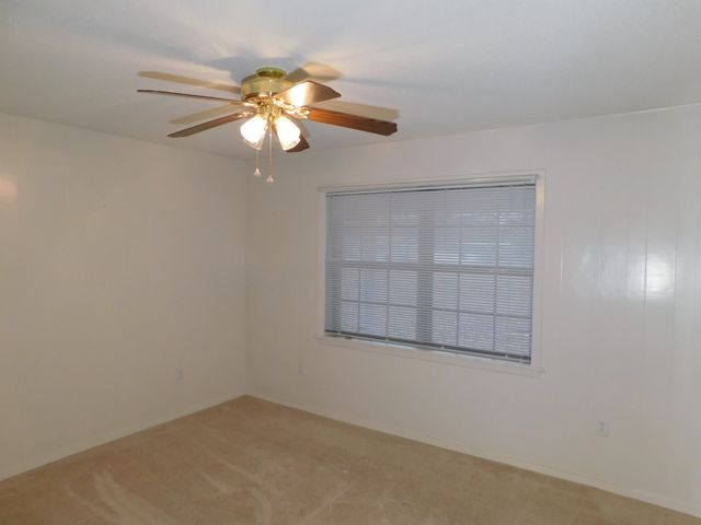 604 NW 7th Street, Springhill, LA 71075