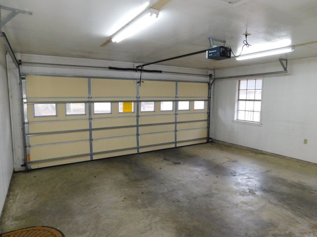 604 NW 7th Street, Springhill, LA 71075