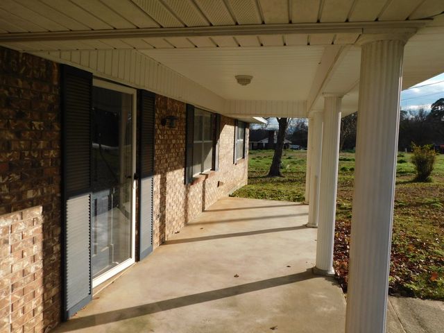 604 NW 7th Street, Springhill, LA 71075