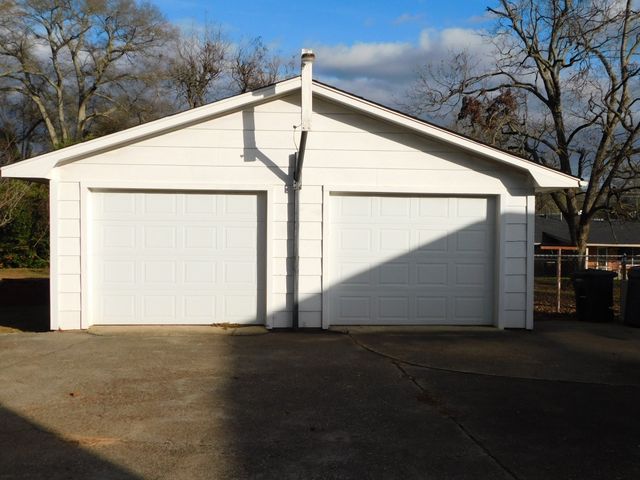 604 NW 7th Street, Springhill, LA 71075