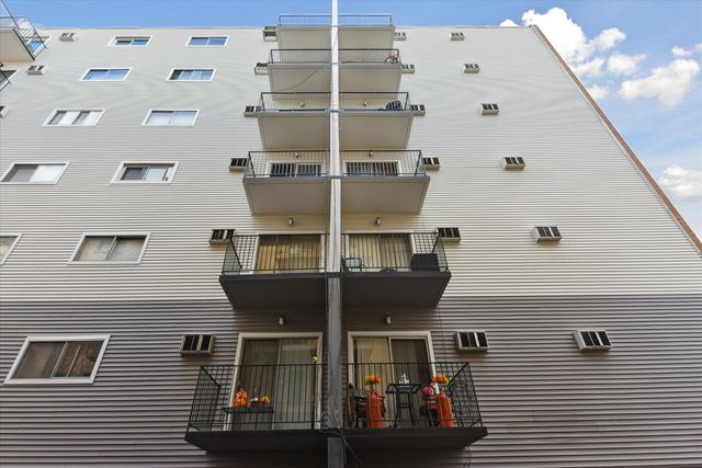 7449 Washington Street 207, Forest Park, IL 60130