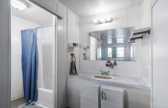 5665 S Chestnut Avenue SPC 3, Fresno, CA 93725