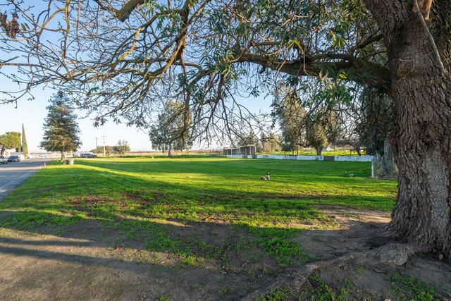 5665 S Chestnut Avenue SPC 3, Fresno, CA 93725