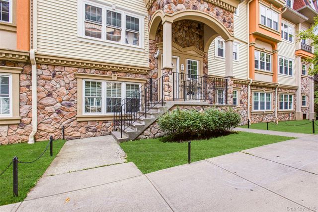 16 Elm Street 301, Spring Valley, NY 10977