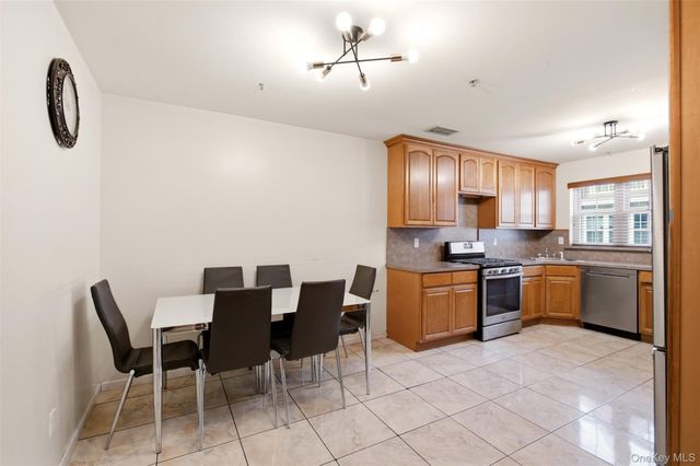 16 Elm Street 301, Spring Valley, NY 10977