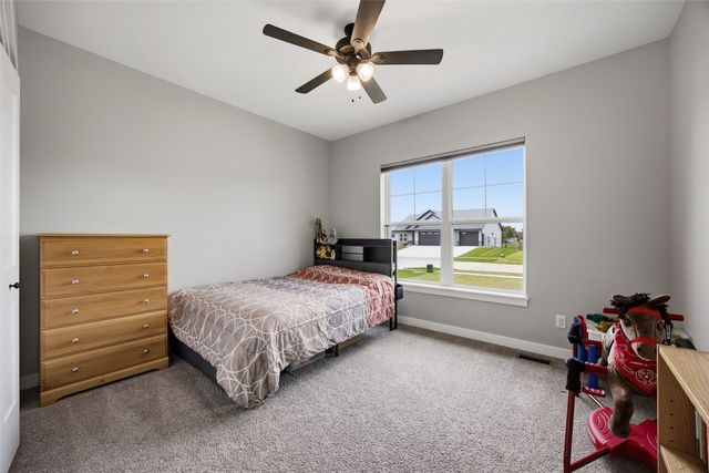 425 Dutch Drive, Robins, IA 52328